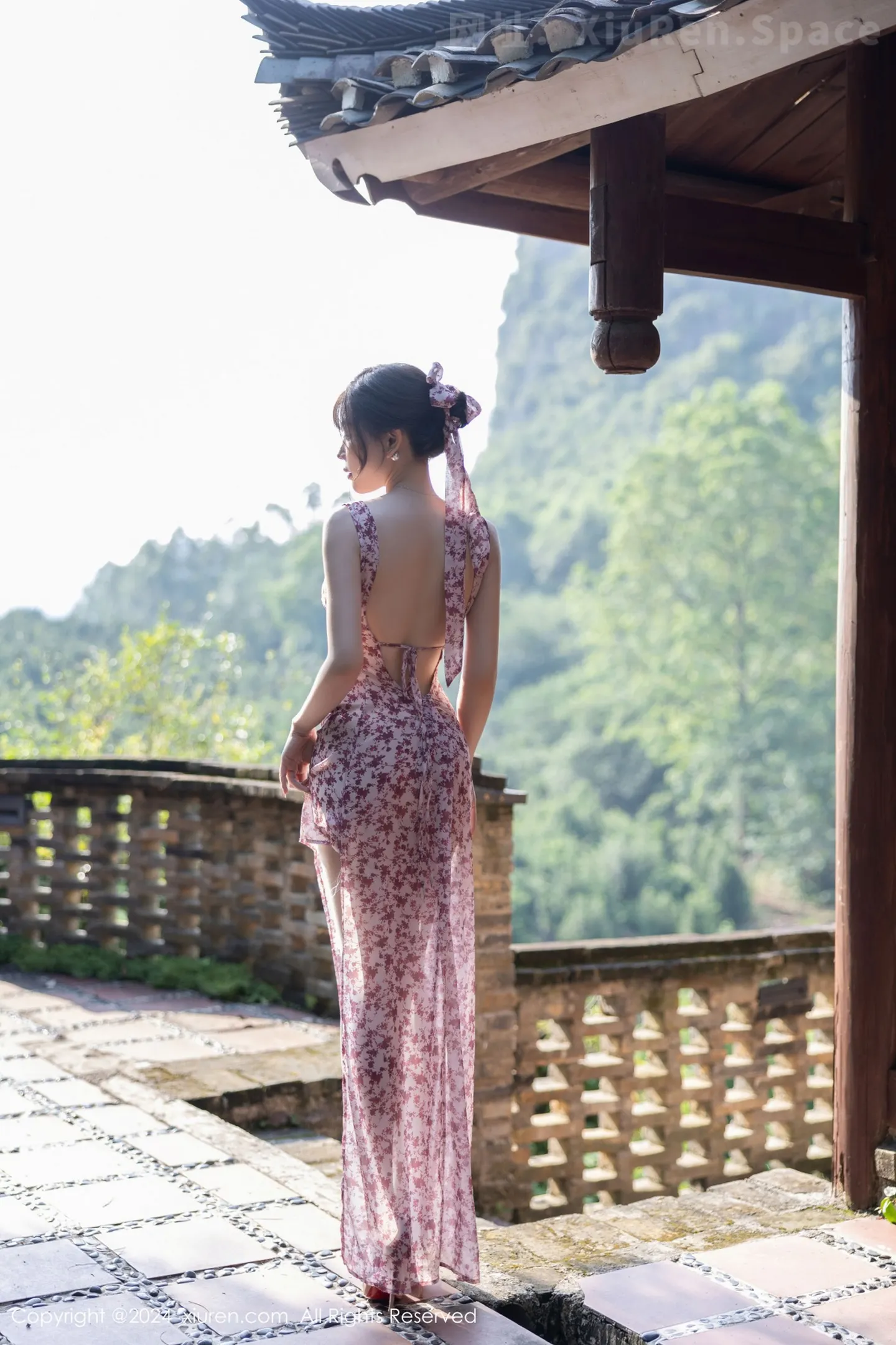 图片[2]-[XiuRen秀人网] VOL.9195 女神徐莉芝Booty性感碎花连衣裙+蓝色制服秀曼妙身姿诱惑写真100P-秀人网官方网站